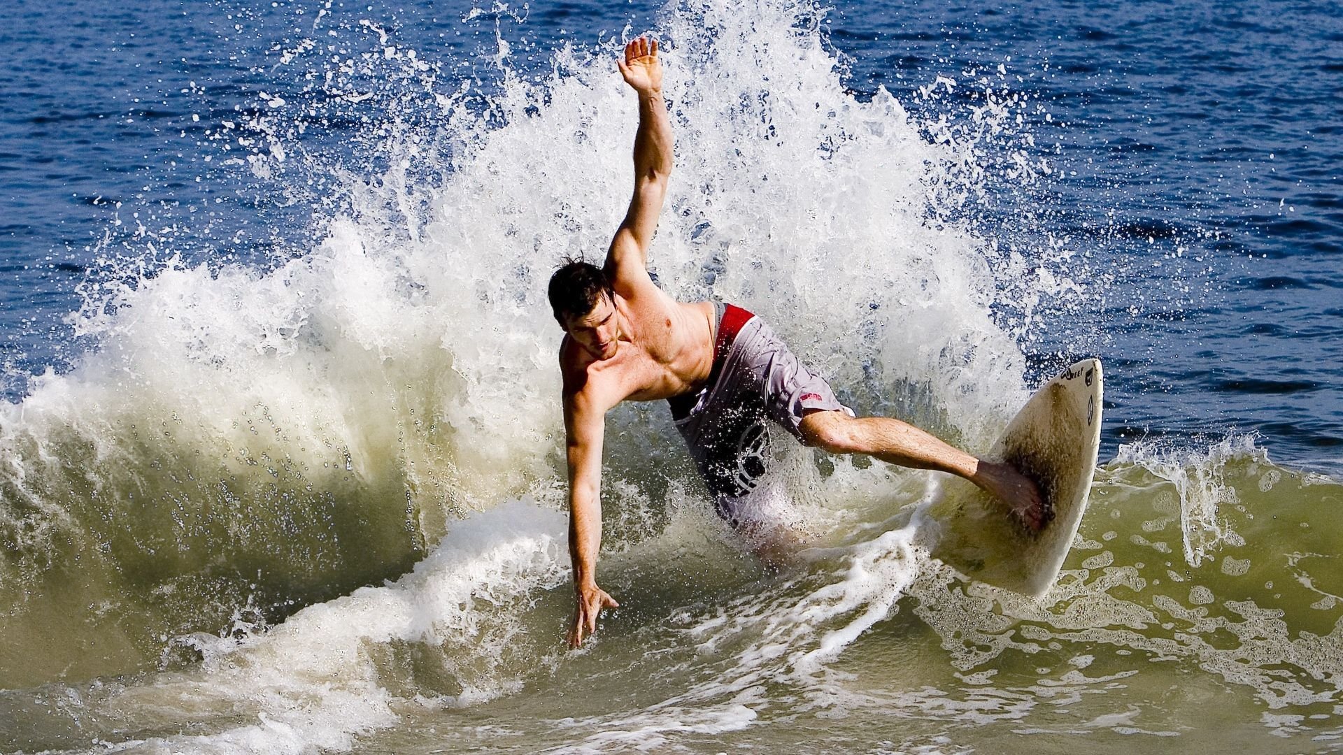 爱游戏体育账号注册-“攻防战激烈升温：谁能占据战术优势，领跑季后赛？”，攻防战视频