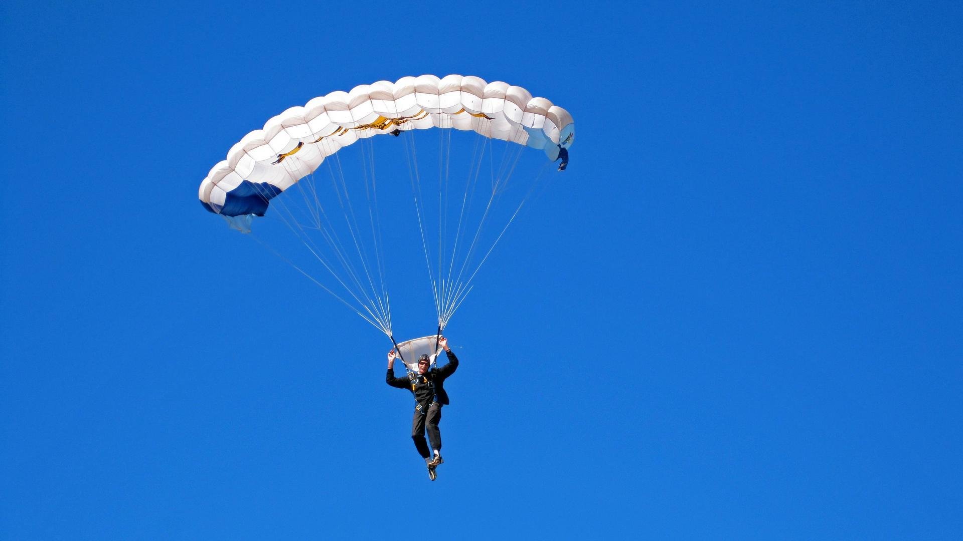 AYX GAME-“联盟最神奇的记录，从未打破的奇迹”，英雄联盟能创造奇迹的英雄