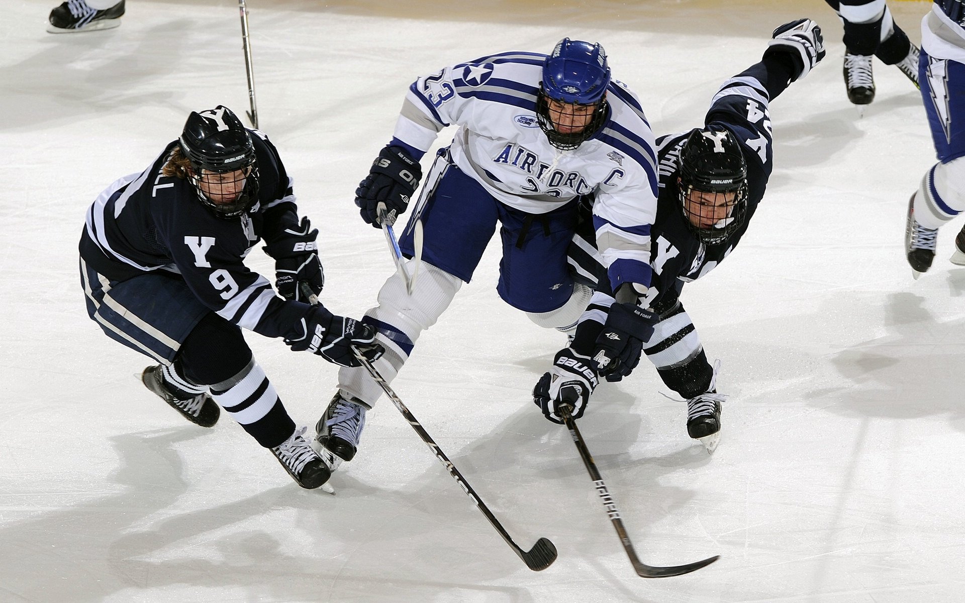 爱游戏大厅官网-英超激战：曼城主场4-2逆转阿森纳，冠军悬念再度拉开，曼城英超稳了